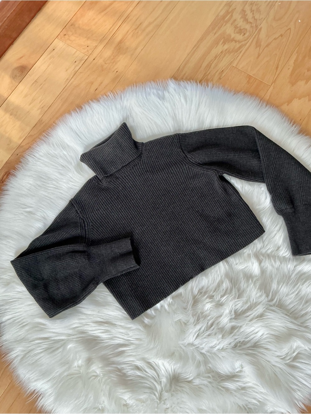 Wilfred Merino Wool Charcoal Cropped Ribbed Turtleneck Sweater Size Small